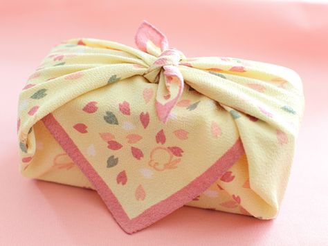 Pretty Bento Wrap Cloth, Vegetarian Bento Box Lunch Japanese, Bento Wrap, Bento Japanese, Bento Accessories, Cute Bento Boxes, Japanese Gift Wrapping, Kawaii Bento, Fabric Decoration