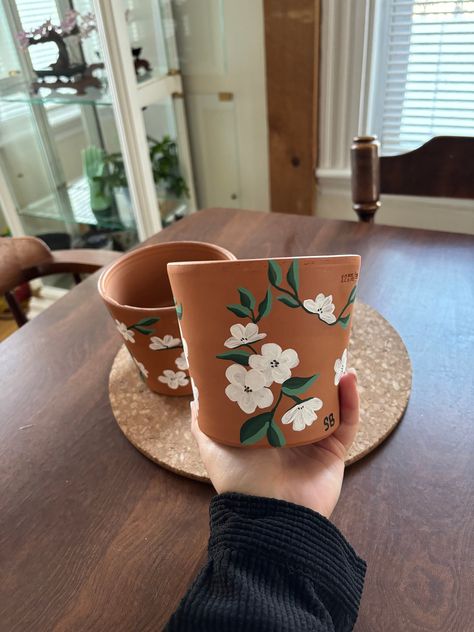 Hand painted 5 inch terracotta plant pot, made to order. Magnetic Flower Pot, Clay Painted Pots, Minimalist Pot Painting, Painted Plant Pots Ideas, Small Painted Terra Cotta Pots, Painted Pot Inspiration, Paint Your Own Plant Pot, Plant Pot Inspiration, Paint On Terracotta Pots