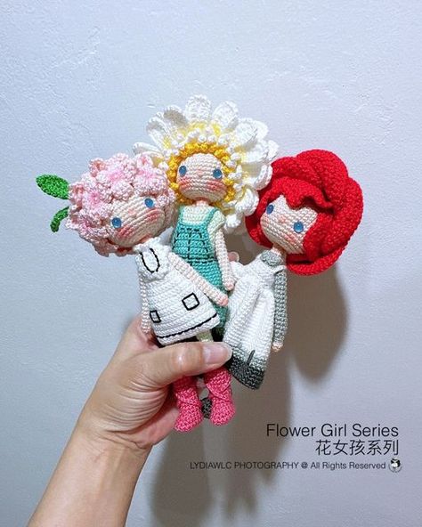 Diy Crochet Rose, Easy Crochet Rose, Crochet Parrot, Very Easy Crochet, Flower Doll, 100 Crochet Stitches, Crochet Roses, Rose Crochet, Easy Crochet Animals