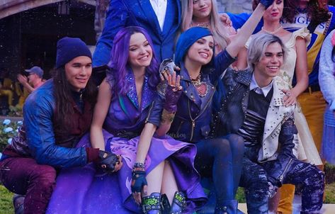 Always be proud of our core four ❤️ • • • • #descendants3 #dovecameron #sofiacarson #cameronboyce #booboostewart #goodtobebad… Evie Core, Teen Beach Party, Core Four, Funny Person, Cheyenne Jackson, Descendants 1, Sarah Jeffery, Bff Photography, Disney Descendants 3