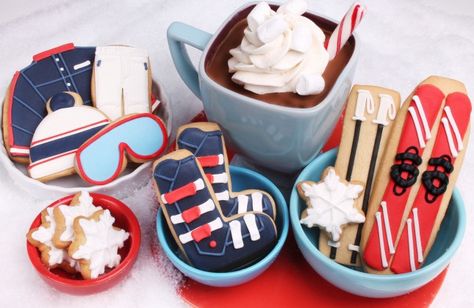 13 Ideas for a Snow Bunny-Approved Après Ski Party via Brit + Co Schnee Party, Spiked Hot Cocoa, Cookie Decorating Station, Chocolate Shots, Ski Wedding, Ski Party, Snow Party, Apres Ski Party, Ski Bunnies