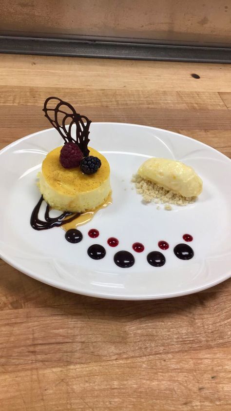 Flan Plated Dessert 🍮 Flan Plating, Coconut Flan, Plated Dessert, Plating Ideas, Chocolate Sculptures, Plate Dessert, Coffee Painting, Pastry And Bakery, Plated Desserts