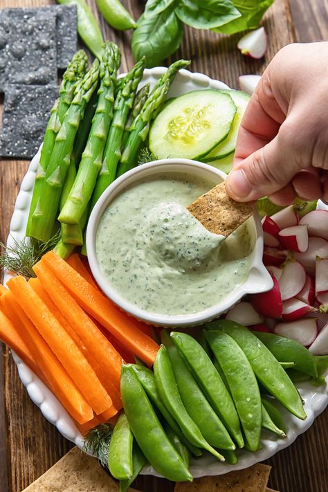 Green goddess dip is a deliciously light and fresh wonder sauce that goes so well with crunchy crudités, crackers or crusty bread. Crudite Dip Recipes, Green Appetizers, Crudite Dip, Green Goddess Dip, Thanksgiving Dinner Recipes, Veggie Dip, Green Goddess, Food For A Crowd, Crusty Bread