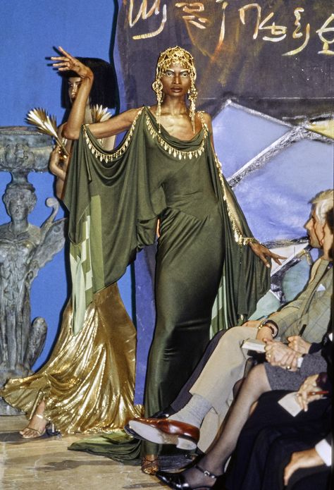 Debra Shaw, Runway Fashion Couture, Mode Chanel, John Galliano, Character Outfits, Mode Inspiration, Fashion History, Costume Design, Couture Fashion