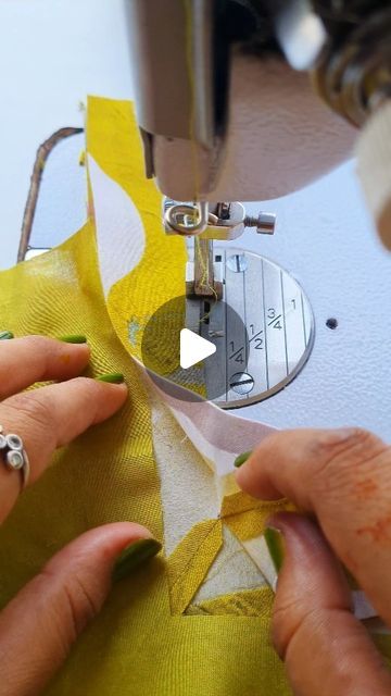 Jass Designerr on Instagram: "✨Sewing Tips And Tricks✨ Inner . #sewing #stitching #trending #reel #tailor #costura" Tailor Video, Seam Finishes, Sewing Tips And Tricks, Sewing Seams, Tailoring Details, Sewing Easy Diy, Kurti Neck, Blouse Designs Indian, Kurti Neck Designs