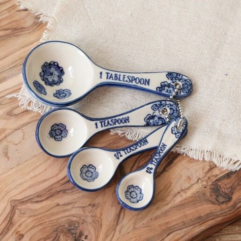 White Measuring Spoons, Blue Wooden Kitchen Accessories, Vintage Measuring Cups And Spoons, Dunelm Kitchen Accessories, Grey Blue Kitchen Accessories, Blue And Grey Kitchen Accessories, Vintage Kitchen Accessories Cottage, Baking Cute, Cute Ceramics