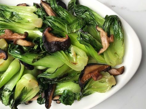 Stir-Fried Mushrooms and Bok Choy (Donggu Pei Shucai) Spring Produce, Shiitake Mushrooms, Veggie Stir Fry, Fried Vegetables, Cooking Lessons, Vegetable Stir Fry, Green Vegetables, Veggie Dishes, Fruit Smoothies