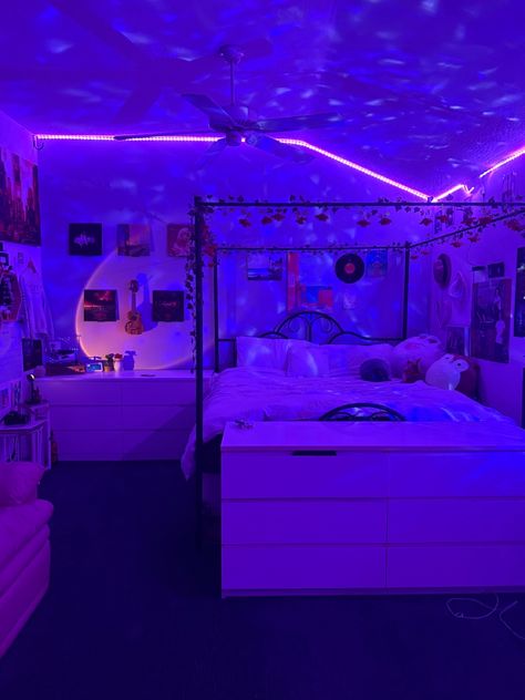 Purple Room Decor, Room Organization Bedroom, Neon Bedroom, White Room Decor, Luxury Room Bedroom, Chill Room, Classy Bedroom, Neon Room, Purple Rooms