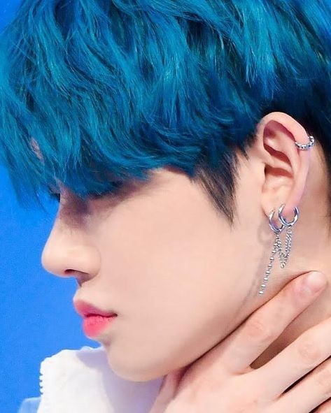 Male Earrings, Bts Clothing, Moa Collection, Choi Yeonjun, Men Earrings, Pretty Jewellery, Blue Hair, Ear Piercings, Piercings