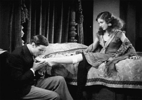 Men Worshipping, Seductive Gif, Movie Hacks, Hollywood Scenes, Orphan Girl, Loretta Young, Vintage Couples, Moving Pictures, Film Review