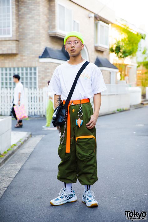 Harajuku Guy in Vintage Street Style w/ W< by Walter Van Beirendonck & Palace Streetwear Fashion Tokyo, Mens Harajuku Fashion, Shibuya Street Style, Harajuku Mens Fashion, J Fashion Men, Japan Street Fashion Men, Japan Streetwear Men, Tokyo Street Wear, Tokyo Fashion Men