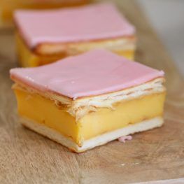 Easy Vanilla Custard Slice - Bake Play Smile Easy Vanilla Custard, Vanilla Custard Slice, Custard Slices, Coconut Ice Recipe, Vanilla Slice Recipe, Filled Pastries, Aussie Recipes, Chocolate Caramel Slice, Jelly Slice