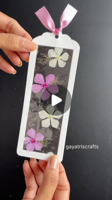 Gayatri chouhan on Instagram: "DIY Flower Book Mark 🌸 #crafts #diy #handmade #papercrafting #papercrafts #giftideas #art #gift #giftidea #bookmark #bookmarks #flowerbookmark" Floral Bookmark Ideas, Foam Sheet Bookmarks, Diy Bookmarks Flowers, Making Bookmarks With Kids, Book Mark Craft Ideas, Book Mark For Teachers Day, Diy Bookmarkers Ideas, Card Stock Bookmarks Diy, Kids Bookmark Craft