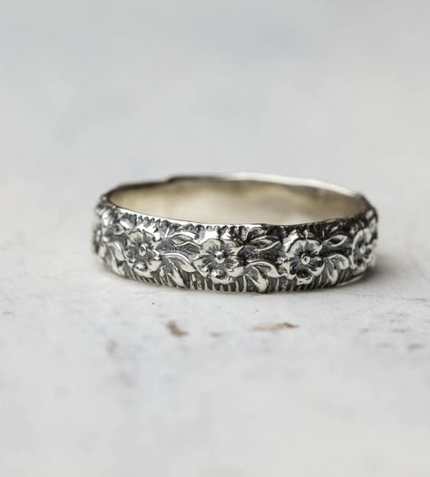 Unique Engagement Ring Settings, Rings Antique, Flower Band, Necklace For Girlfriend, Floral Ring, Diamond Engagement Ring Set, Sterling Silver Flowers, Unique Gift Ideas, Pretty Jewellery