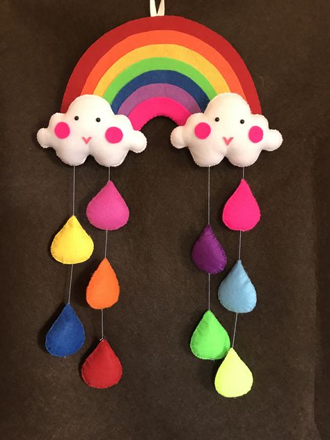 Cloud Rainbow Craft, Wall Hanger Ideas, Wall Hanger Diy, Rainbow Wall Hanging Diy, Rainbow Crafts For Kids, Kids Room Wall Decoration, Felt Toys Diy, Rainbow Craft, Felt Name Banner