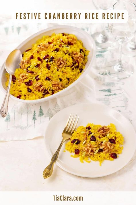 This festive cranberry rice pilaf is super simple but also flavorful and pretty, making it ideal for your Christmas or New Year's menu. Easy Side Recipes, Side Recipes For Dinner, Cranberry Rice, Christmas Rice, Coconut Milk Rice, Wild Rice Pilaf, Homemade Vegetable Broth, Chicken Broth Recipes, New Years Eve Dinner