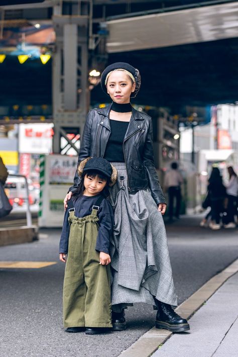 The Best Street Style From Tokyo Fashion Week Spring 2020 | Vogue Tokyo Fashion Week Street Styles, Boho Street Style, Japan Fashion Street, Outfit Essentials, Tokyo Fashion Week, Fashion Week Spring 2020, Tokyo Street Style, Seoul Fashion, High Street Fashion