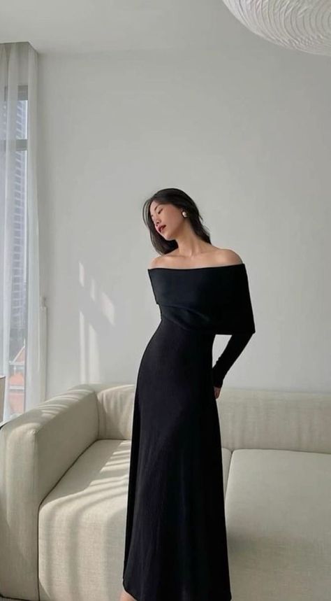 Black Dress Classy Elegant Long Modest, Black Dresses Classy Formal, Modest Runway Fashion, Prom Dresses Amazon, Classy Black Dress Formal, Fancy Dinner Outfit Night Classy, Black Dress Classy Formal, Elegant Black Dress Aesthetic, Wedding Guest Outfit Winter Classy