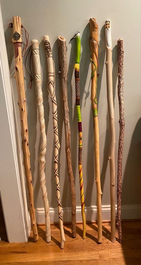 Walking Stick Tattoo, Wood Stick Carving, Homemade Walking Sticks, Walking Stick Designs Ideas, Carving A Walking Stick, Stick Carving Ideas, Wizard Staff, Walking Staff, Hand Carved Walking Sticks