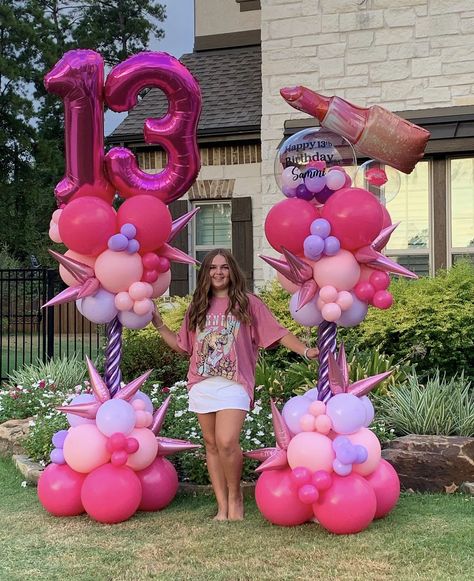 8 Birthday Balloon Bouquet, Happy Anniversary Balloon Bouquet, Crazy Balloon Tower, Unique Balloon Columns, Balloon Towers For Graduation, Sweet 16 Balloon Columns, Ballon Cluster Ideas, Outdoor Balloon Decor, Ballon Columns Ideas