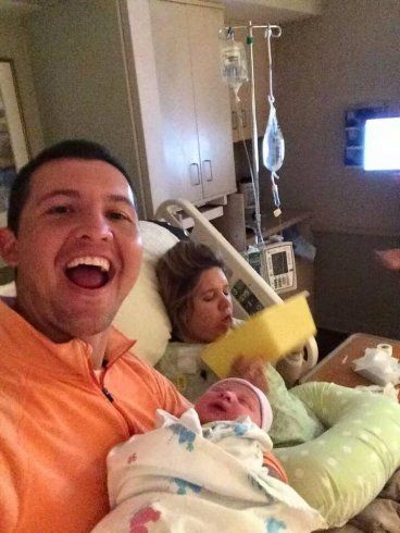 Rude. First Family Photos, Funny Selfies, Baby Announcement Pictures, Funny Baby Pictures, Awkward Family Photos, Funny Relationship Quotes, Family Funny, Funny Quotes For Teens, Family Humor