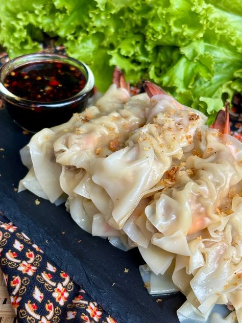 Keto Wonton Recipes, Pork And Shrimp Wontons, Filipino Appetizers For Party, Dumplings Appetizer, Won Ton Recipes, Wonton Dipping Sauce, Asian Recipes Authentic, Pork Wonton Recipe, Homemade Dipping Sauce