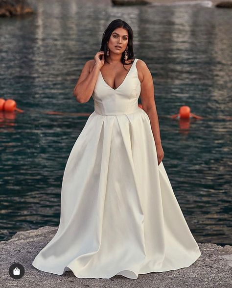 One Day Bridal, Plus Wedding Dresses, Wedding Dresses A, Plus Size Brides, Plus Size Wedding Gowns, Pnina Tornai, Curvy Bride, Bridal Magazine, Beauty Dress