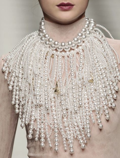 Frankie Morello Fall 2009 Wear Pearls, Pearl And Lace, Statement Necklaces, Fashion Details, Statement Jewelry, Pearl Jewelry, Jewelry Inspiration, Bead Work, Beautiful Jewelry