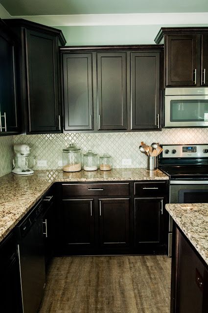 Whole Foods New Body: {Weekly Meal Plan} 9/14/15 Backsplash With Dark Cabinets, Espresso Kitchen Cabinets, Trendy Kitchen Backsplash, Espresso Cabinets, Kitchen Ideas Dark Cabinets Espresso, Espresso Kitchen, Kabinet Dapur, Dark Kitchen, Dark Kitchen Cabinets