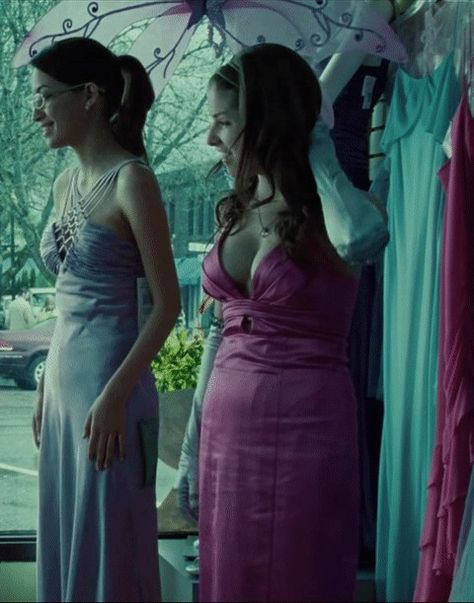 Twilight Prom Dress, Angela Twilight, Twilight Prom, Jessica Stanley, Twilight Screencaps, Twilight Core, Christian Serratos, New Moon Eclipse, Forks Washington