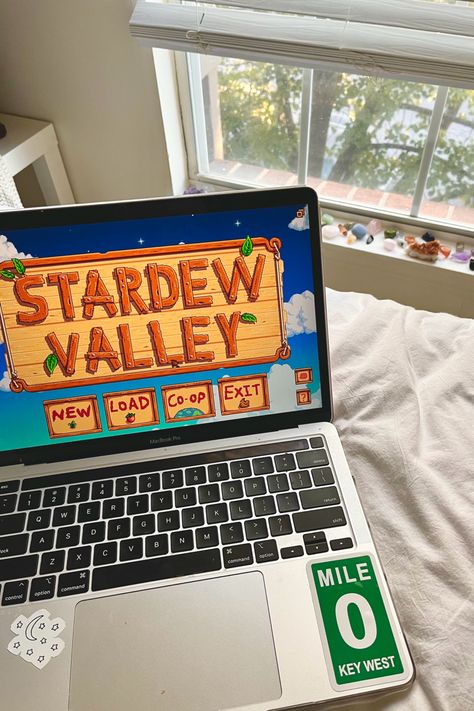 #stardew #aesthetic #cozy Cozy Games Aesthetic, Stardew Valley Kitchen, Screensaver Collage, Aesthetic Stardew Valley, Stardew Aesthetic, Stardew Valley Aesthetic, Video Games Aesthetic, Geek Aesthetic, Laptop Aesthetic