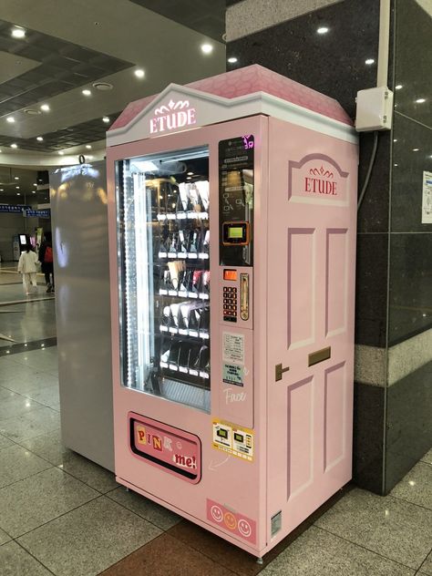 Cool Vending Machine Ideas, Food Vending Machines, Vending Machine Design, Refrigerator Wraps, Vending Machine Business, Small Cafe Design, Startup Business Plan, Love Wallpaper Backgrounds, Small Cafe