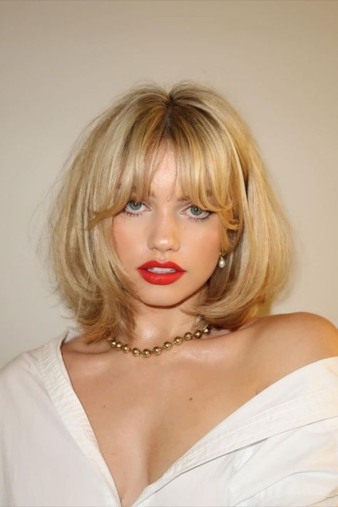 Effortless Haircuts For Fine Hair, Trending Hairstyles With Bangs, Short Hairstyle Women Round Face Bangs, Long Bangs Short Hair, Short Blonde Hair With Bangs, Butterfly Cut, Blonde Hair With Bangs, Short Hair Haircuts, Short Hair With Bangs