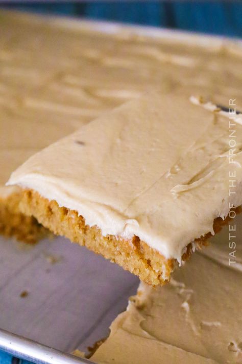 Peanut Butter Sheet Cake with Maple Frosting is a simple peanut butter sheet cake recipe topped with a light & fluffy frosting made with maple syrup. So GOOD! Cake Recipe With Buttermilk, Recipe With Buttermilk, Peanut Butter Cake Recipe, Peanut Butter Sheet Cake, Sugar Spun Run, Fried Recipes, Peanut Butter Icing, Maple Frosting, Chocolate Fudge Frosting