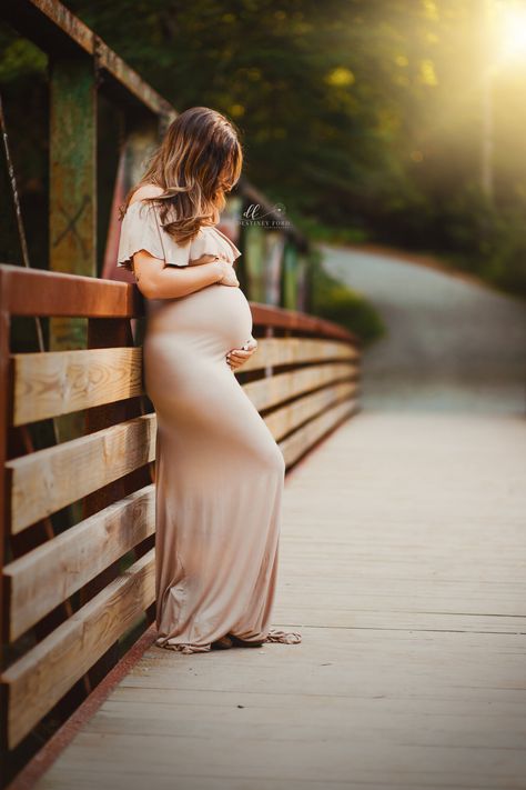 Photoshoot For Maternity, Wheelbarrow Photoshoot Ideas, Elegant Maternity Shoot With Family, Maternity Photography In Park, Standing Maternity Poses, Maternity Photo Shoot Ideas Casual, Maternity Photoshoot Poses Mothers, Diy Outdoor Maternity Photos, Park Maternity Pictures