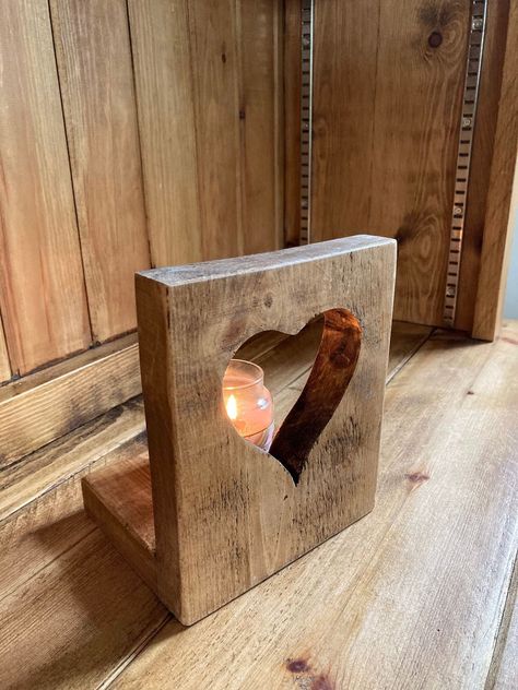 Heart Wood Crafts, Wood Handmade Ideas, Wood Projects Garden, Garden Wood Projects, Wood Candle Holders Diy, Heart Shaped Candle, Heart Candle Holder, Scrap Wood Crafts, Rustic Candle