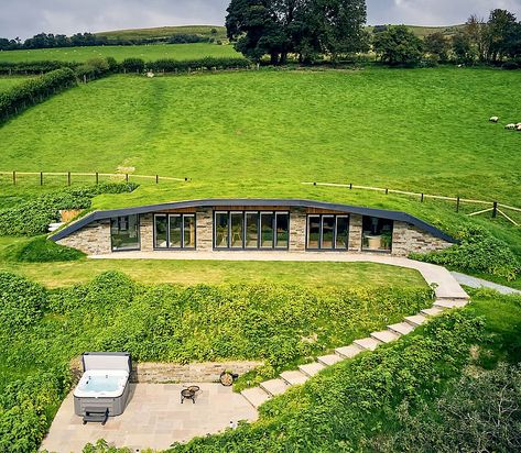 Case Sotterranee, Prefab Outdoor Kitchen, Underground Architecture, Whimsigothic Home, Wallpaper Farmhouse, Underground Home, Underground Building, Prefab Shipping Container Homes, Aesthetic Farmhouse