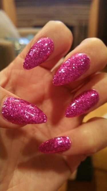 nails 
nail
unhas 
pink
glitter Magenta Nails With Glitter, Pink Sparkle Birthday Nails, Magenta Sparkle Nails, Fushia Glitter Nails, Hot Pink Glittery Nails, Pink Magenta Nails, Magenta Glitter Nails, Glitter And Pink Nails, Barbie Nails Aesthetic