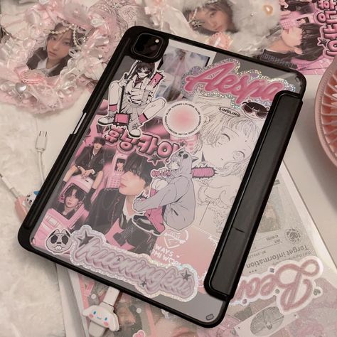 Y2k Ipad Case, Ipad Case Deco, Ipad Case Ideas, Ipad Case Aesthetic, Ipad Case Stickers, Ipad Essentials, Cute Ipad Cases, Iphone Life Hacks, Retro Gadgets