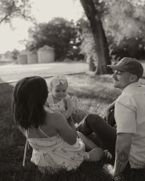 Summer days with the Eskridge family 🤍 Cinematic, romantic, cottage core, country backroads, film, vintage, tattoos, cozy, movie scenes, couples inspo, aesthetic, couples photos, in love, young, free, movie stills, cinematography, documentary style photography, storytelling, utah photographer, couples photos, kansas photographer, midwest photographer, autumn photos, fall season