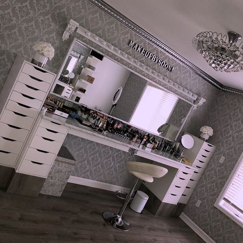 My custom made MAKEUP VANITY / GLAM ROOM ✨ My dream #Makeupbysooni vanity finally came to life!! Thank you to my amazing father for making… Beauty Salon Interior Design, Makeup Vanities, Hair Salon Interior, Organizer Diy, Makeup Room Decor, Beauty Salon Interior, Vanity Room, Glam Room, Makeup Rooms