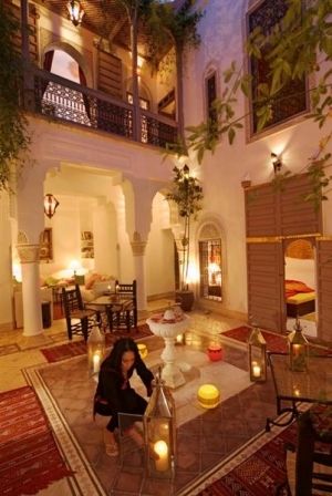 Courtyard at Night Arab Style Courtyard, Arab Style House, Arab House Design, Arab Courtyard, Marakesh Decor Interiors, Middle East House, Middle Eastern House, Riad House, Pakistani Home Decor