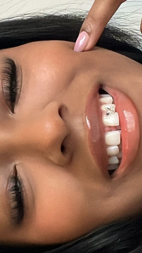 Gap Teeth Jewelry, Grills On Gap Teeth, Grills With Gap, Smiley Piercing Gap Teeth, Gapped Teeth Aesthetic, Pretty Gap Teeth, Tooth Gems With Gap, Grills For Gap Teeth, Grills For Women Teeth Gap