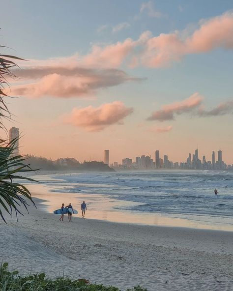 Gold Coast Sunset, The Gold Coast, Gold Coast Lifestyle, East Coast Australia Aesthetic, Life In Australia Aesthetic, Gold Coast House, Brisbane Australia Aesthetic, Gold Coast Australia Aesthetic, Gold Coast Aesthetic