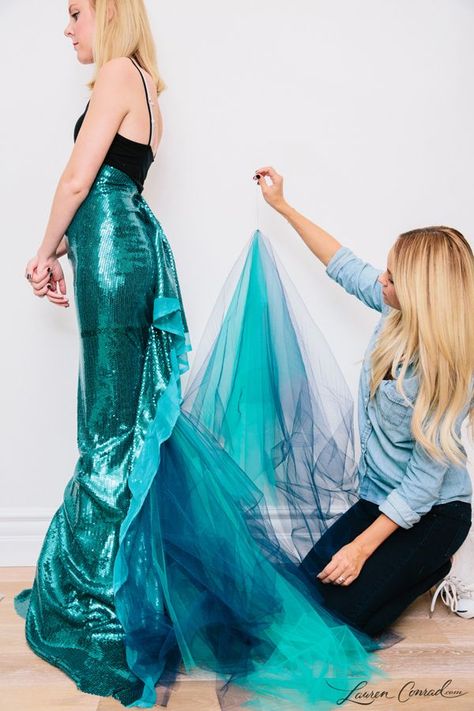 Lauren Conrad Outfits, Mermaid Halloween Costume, Diy Fantasia, Halloween Mermaid, Mermaid Costume Diy, Meme Costume, Skirt Mermaid, Mermaid Halloween Costumes, Themed Halloween Costumes