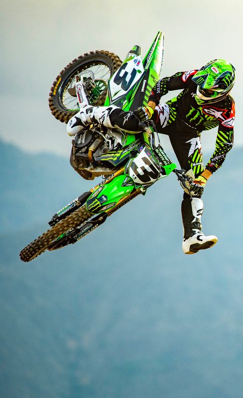 Motocross Outfits, Eli Tomac, Kawasaki Dirt Bikes, Bike Freestyle, Ktm Dirt Bikes, Bike Artwork, Motocross Love, Dirt Bike Racing, Cool Dirt Bikes