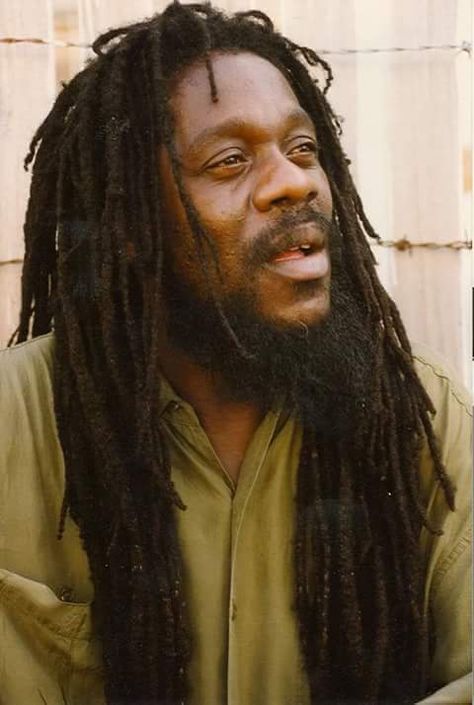 Black Music Artists, Rastafarian Culture, Dennis Brown, Rasta Man, Reggae Artists, Jamaican Music, Music Do, People Of Interest, His Voice