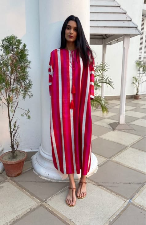 Casual Resort Wear For Women, Bubu Gown Styles, Moroccan Clothing, Beautiful Casual Dresses, Look Rose, Kaftan Designs, Ladies Blouse Designs, Pakistani Fashion Casual, Maxi Outfits