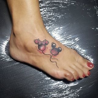 Mickey and Minnie Balloons Disney Foot Tattoo, Minnie Balloons, Frozen Tattoo, Mickey And Minnie Tattoos, Diy Mickey Mouse Ears, Minnie Tattoo, Small Foot Tattoos, Balloon Tattoo, Couples Tattoo