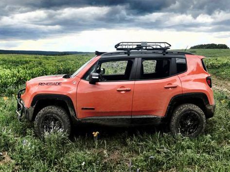 Exterior Upgrades Srt Jeep, Exterior Upgrades, Jeep Renegade Trailhawk, Vision Board Party, Car Accessories Diy, Car Accessories For Girls, Dream Cars Jeep, Camp Life, Jeep Stuff